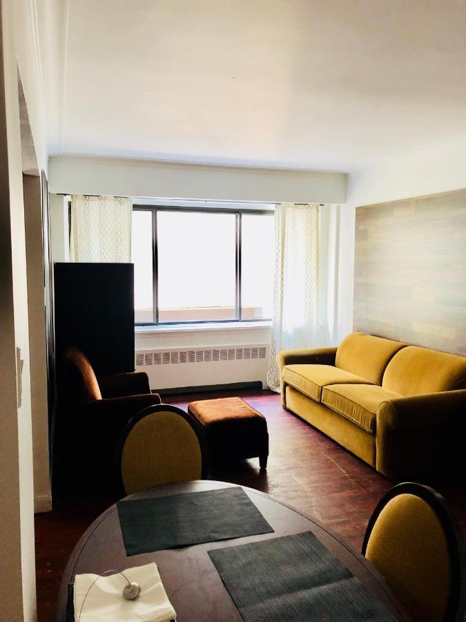 Stylish Apartment: Comfortable In The Golden Square Mile *