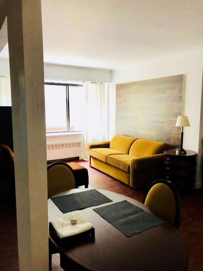 Stylish Apartment: Comfortable In The Golden Square Mile * Montreal