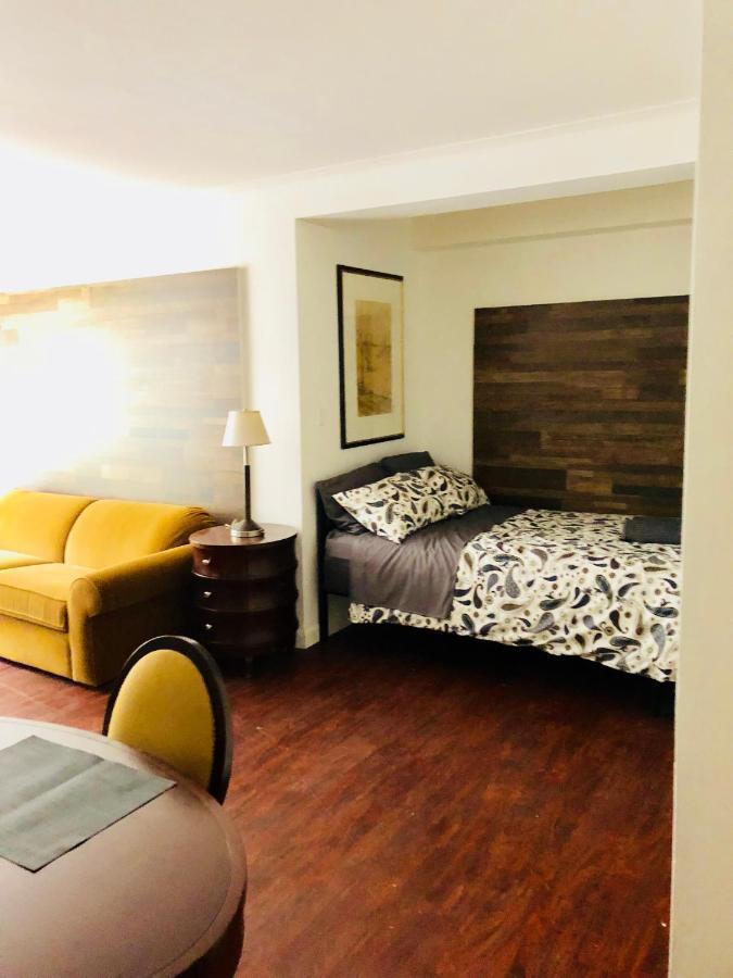 Stylish Apartment: Comfortable In The Golden Square Mile Apartment Montreal