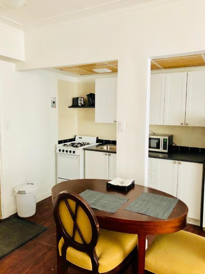 Stylish Apartment: Comfortable In The Golden Square Mile * Montreal