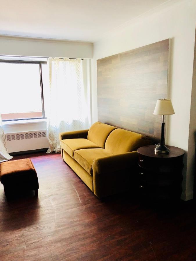 Stylish Apartment: Comfortable In The Golden Square Mile Apartment