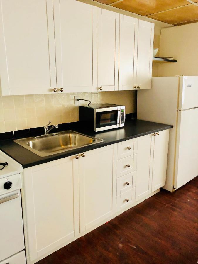 Apartment Stylish Apartment: Comfortable In The Golden Square Mile